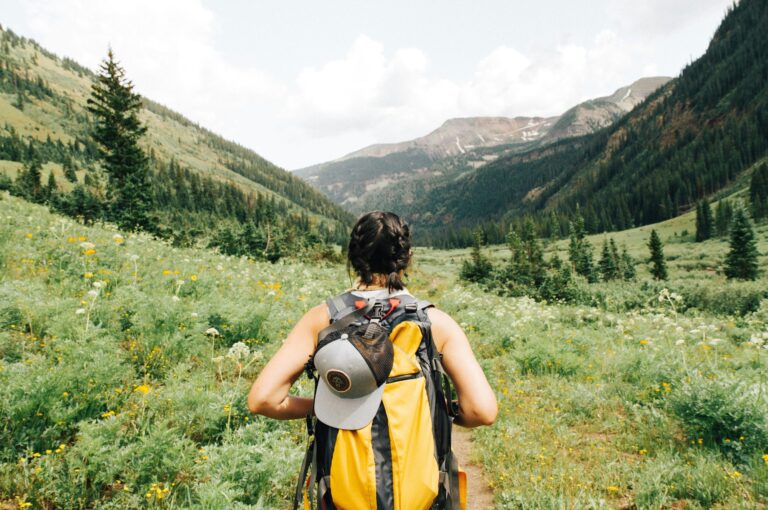 découvrez les meilleurs sentiers de randonnée avec notre guide des pistes de randonnée et des chemins de montagne. trouvez des sentiers de toute difficulté pour une expérience de randonnée inoubliable.