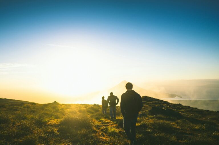 découvrez les plaisirs de la randonnée avec nos conseils et astuces pour des expériences inoubliables en pleine nature.