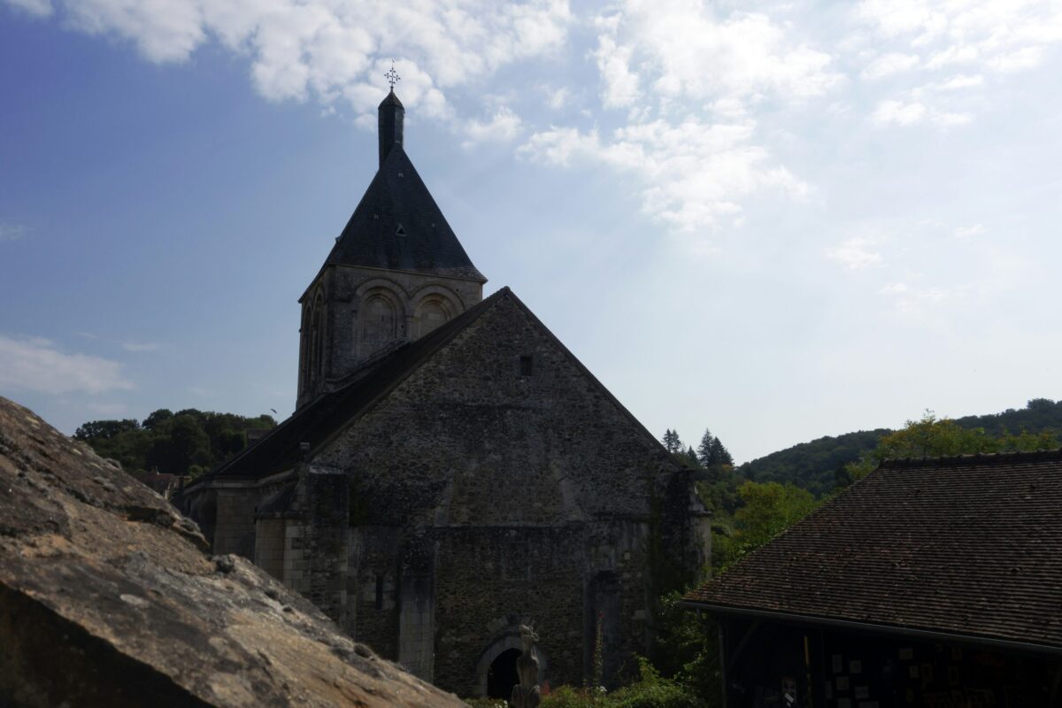 découvrez les paysages magnifiques de la creuse, au coeur de la france. profitez de la nature sauvage, des châteaux pittoresques et de la tranquillité de la campagne creusoise.