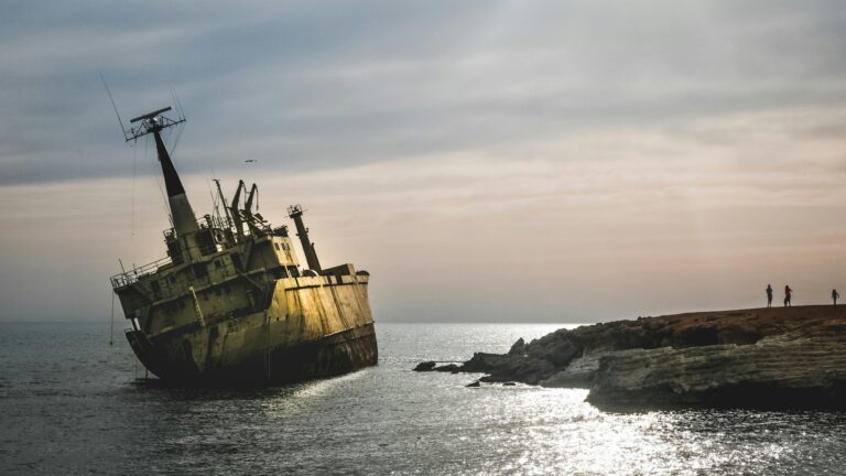 découvrez les informations sur un accident de bateau et ses conséquences sur notre site.