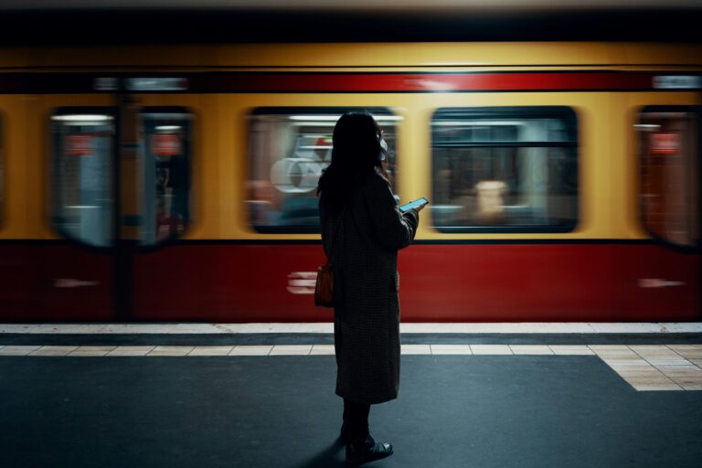 consultez facilement l'horaire des trains et planifiez vos déplacements avec la mise à jour des horaires de train en temps réel.