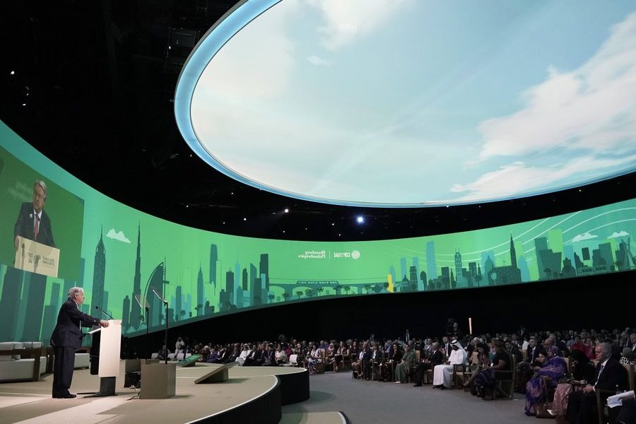 Impact et Avenir des Conférences en Ligne pour l’Économie Mondiale