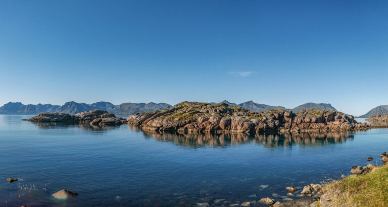 découvrez les destinations incontournables de la norvège et préparez-vous à vivre des expériences uniques au coeur d'une nature sauvage et préservée.