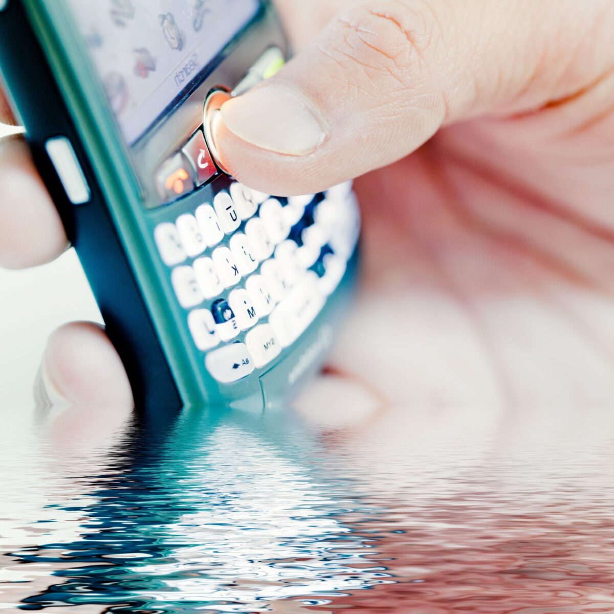 Pushmail et Productivité: Comment Les Alertes Instantanées Boostent l’Économie du Savoir