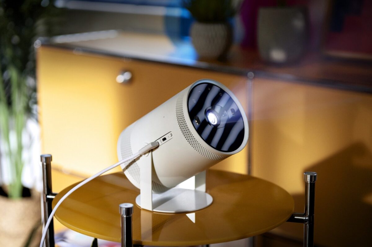 Samsung The Freestyle : Le Vidéoprojecteur Multifonction à la Loupe – Notre Avis Complet !