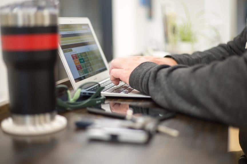 TeamViewer vs AnyDesk : Quelle solution de prise en main à distance domine le marché ?