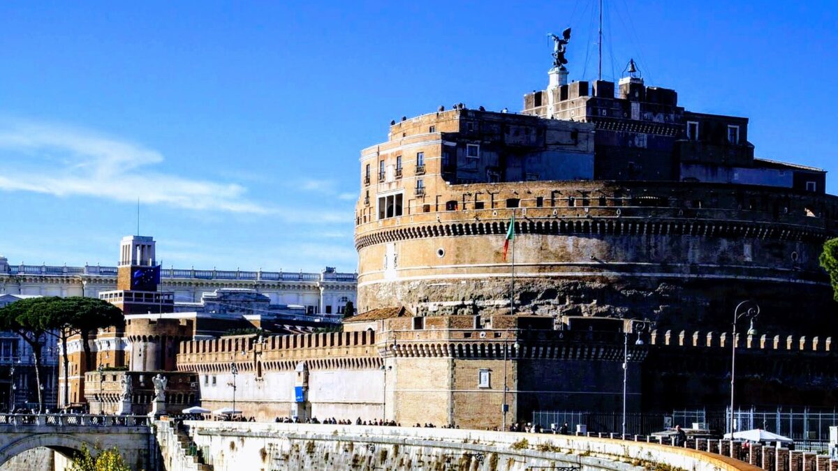 La Magie de la Ville Éternelle: Capturer des Photos de Nuit Impressionnantes avec votre iPhone