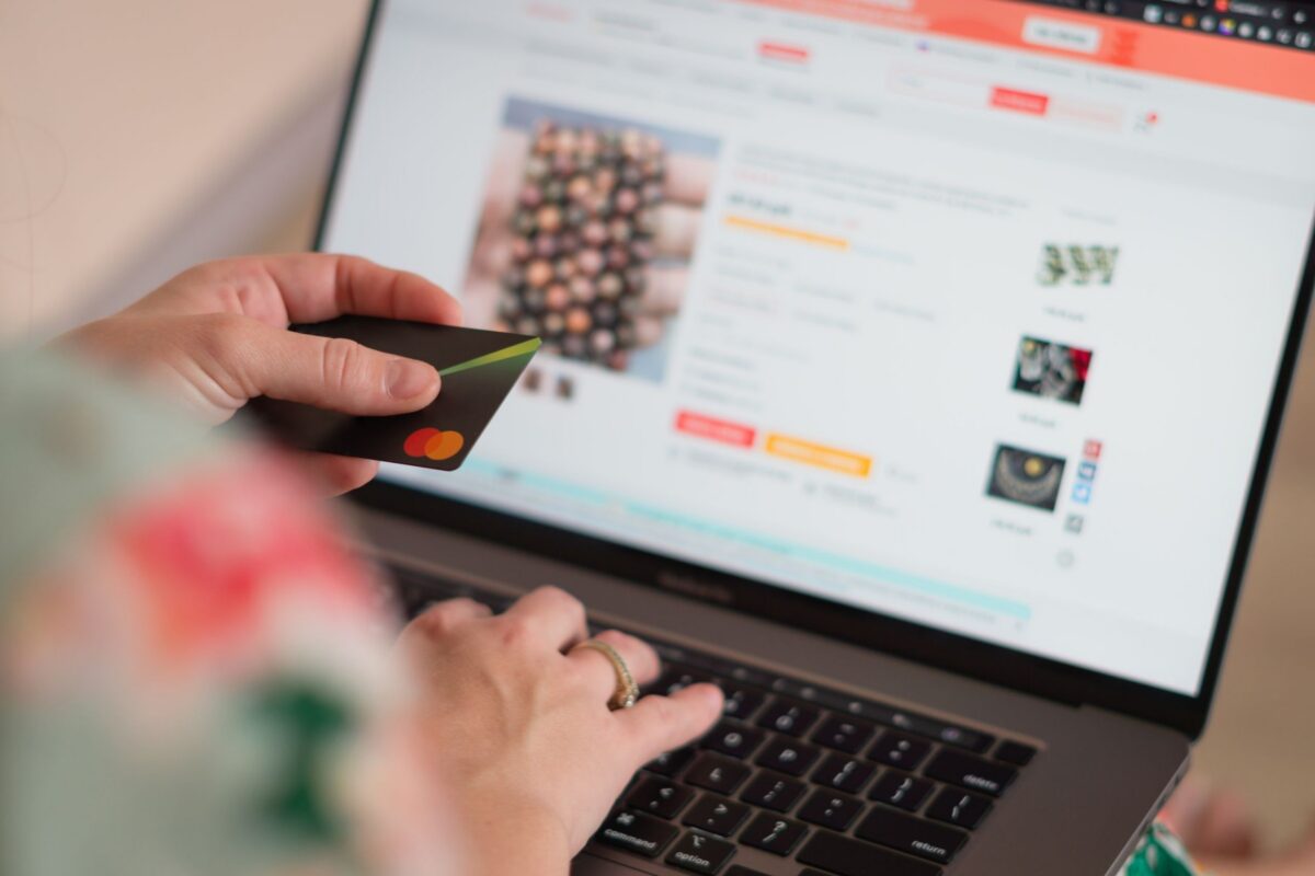 Adresse candycode.shop saisie dans la barre d'un navigateur, avec une boutique en ligne affichee sur l'ecran